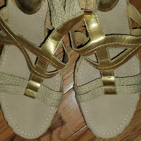 SHARP! BRAND NEW NINE WEST WEDGES - Women Size: 11 - $30 - Picture 3 of 8